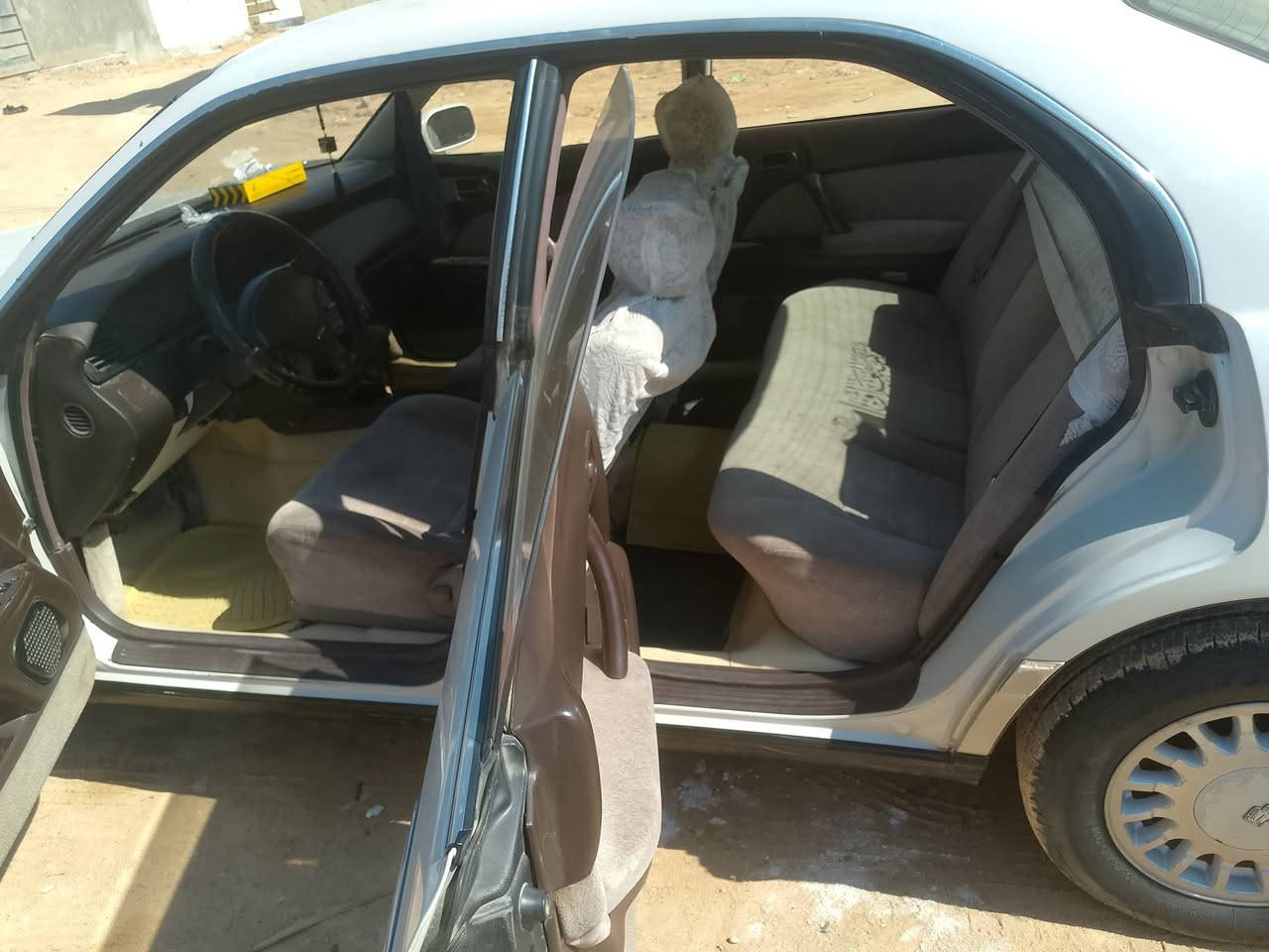 بطه متصل مديل 92 سنويه ل28 باسمي رقم انكليزي شرط تحويل  سيارة جاهزه كير مكينه تخم تاير  غرفتها كشناتها بلاد سيارة كفاله احلا من الصورة سعر 72 وبيها مجال للشراي ***********
