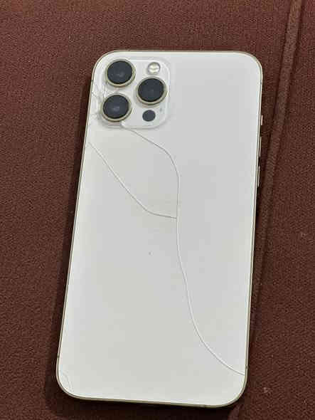 آيفون ١٢برو ماكس مبدل بطاريه وبي نقطة سودا بل شاشه والضهر مكسور كلشي مامئثر بل المس جهاز يخبل شحنه ب٤٠٠وبي مجال ***********
