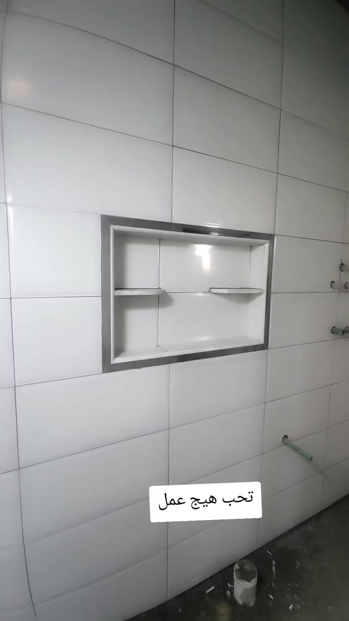 خلفه سراميك جداري ارضي متفرغ حاليا شغل نظيف ومرتب جدا ***********
