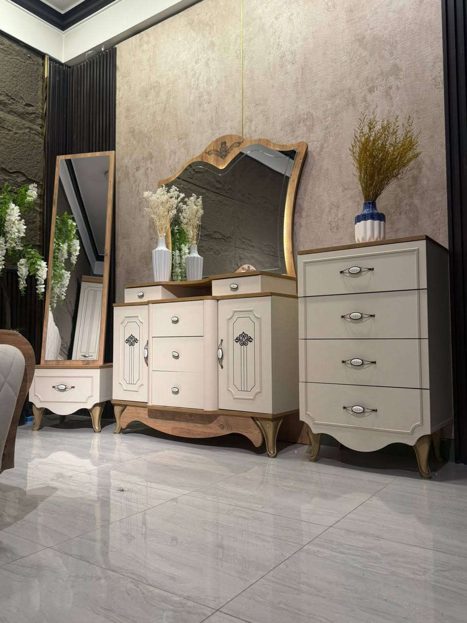 *تم وصول موديل روتانا*
غرفة منام قمة في الأناقة و الجمال
 
*كنتور ٣٦٠عرض *٢٤٥ ارتفاع*
*سرير ١٥٠ ارتفاع*
*ميز تواليت ١٢٠*١٨٠*
*سرير مخزن* 
*برغي وجوي حديد*
*ظهر بلوك بالكامل*  
*سكك مراحل تلي سكوب* 
*مرايه قيافه بيها مجر*
*اناره بالميز تواليت وبالكوكديات*
كل هذا و بسعر نااار فقط مليون و ٧٧٥ ألف شامل النقل و الشد داخل بغداد.
توجد خدمة توصيل لزبائنا في المحافظات


**إذا كنت صاحب هذا الإعلان وتريد حذفه لأي سبب، رجاءا أرسل رسالة إلى الدعم الفني**