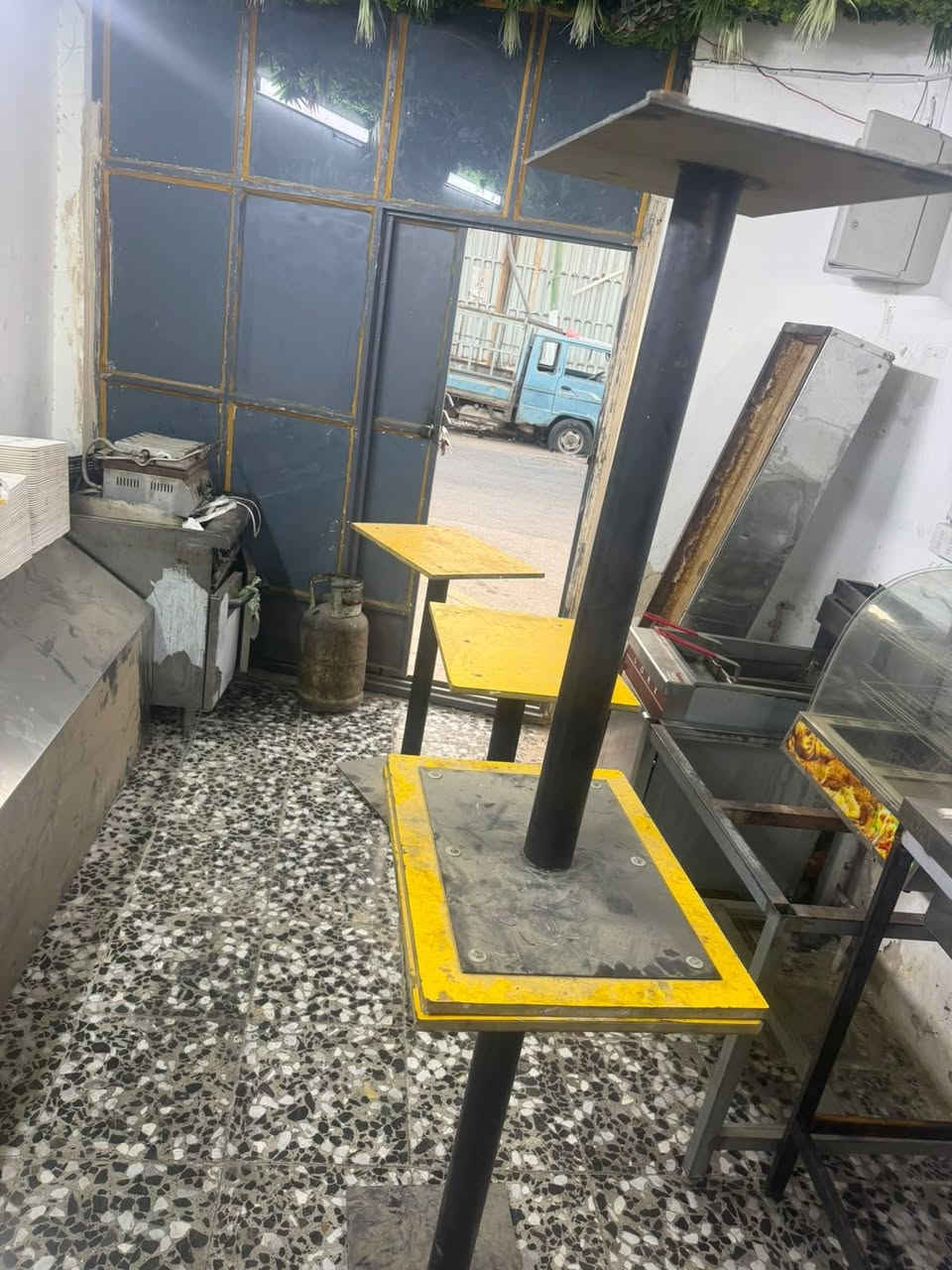 سلام عليكم اخواني غراض للبيع 
رقم بس واتساب والغراض بيهم مجال 
***********
