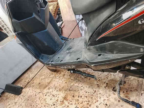 ماطور شحن للبيع ب350  ضد الماي  بي اضرار بسيطه بكشره مبينه بالصور بطاريات 6 فول كلها 11 الشحن فول يمشيك اقل شي50كيلو للتصال علا هذا الرقم ***********
