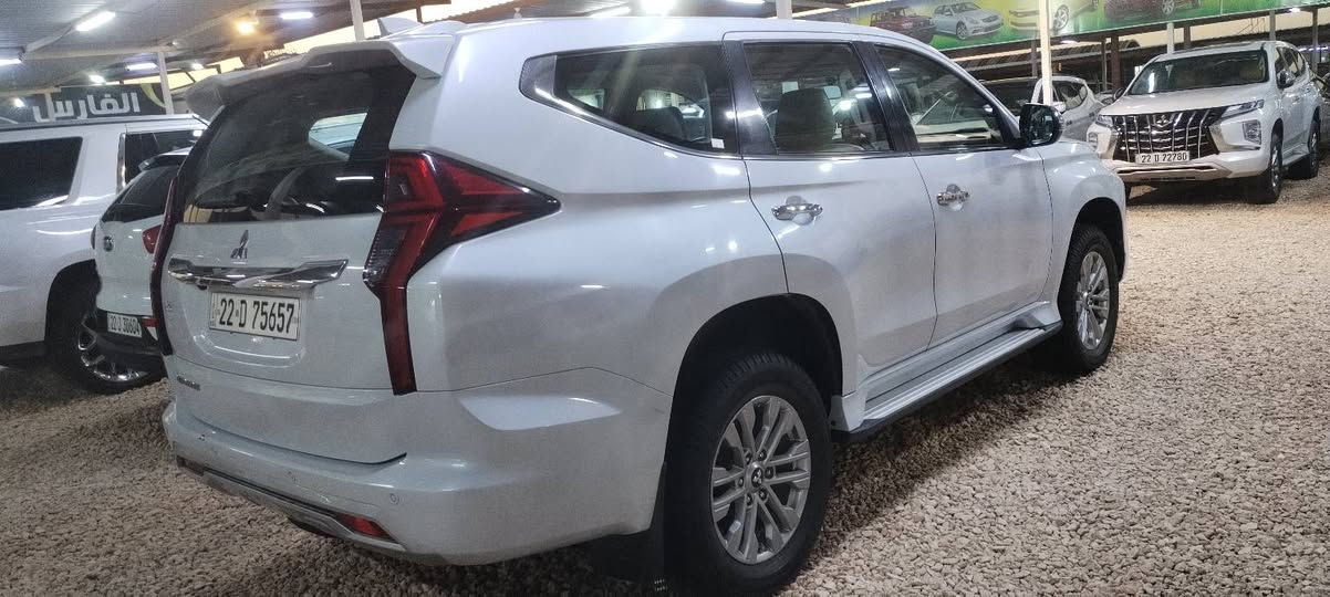 السلام عليكم
باجيرو سبورت موديل 2020 ماشيه 22 الف عله وضع الشركة كفالة عامه والسونار موجود 
تحويل وكالة حاضر
المكان / الديوانية
السعر / 240 وبيها مجال
للاستفسار الاتصال على الرقم *********** او ***********
