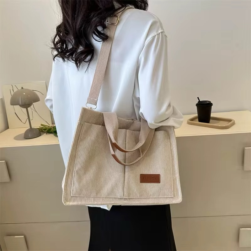 ✨ شنطة كوردروي أنيقة وعملية ✨

🤍 لون كريمي هادئ يليق على كل الإطلالات
👜 تُستخدم كشنطة يد أو كتف
📦 واسعة ومناسبة للجامعة، الدوام والمشاوير اليومية

💰 السعر: ٨,٠٠٠ د.ع فقط
🚚 التوصيل: ٤,٠٠٠ د.ع لجميع محافظات العراق
✅ ضمان فحص القطعة أمام المندوب

سعرها لطيف وشكلها مرتب ويطلع حلو على اللبس اليومي 🤍

#اكسبلور_فولو #اكسبلور_explore #حقيبه #جنط #trend


**إذا كنت صاحب هذا الإعلان وتريد حذفه لأي سبب، رجاءا أرسل رسالة إلى الدعم الفني**