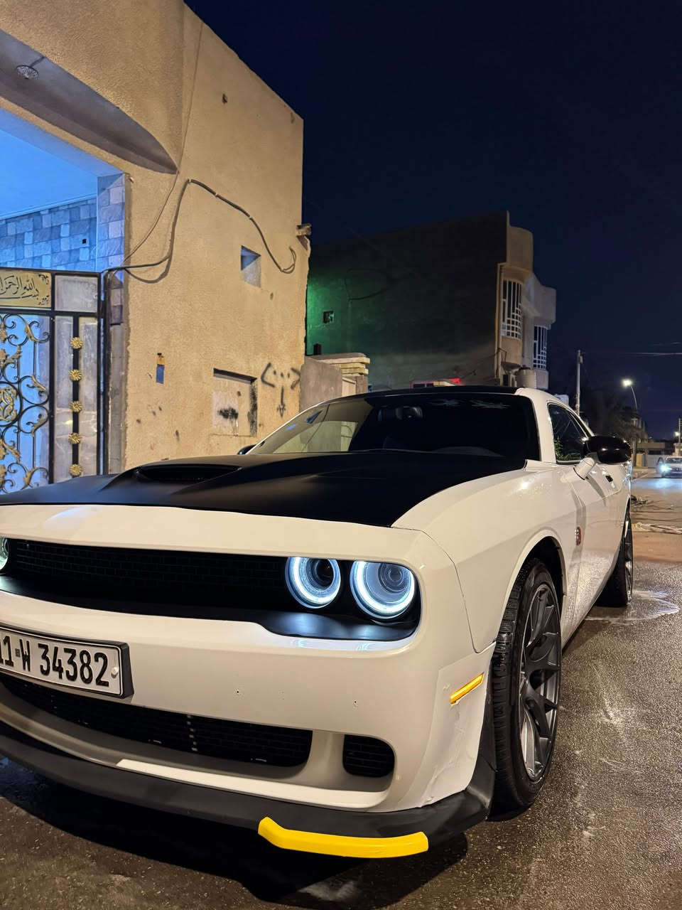 السلام عليكم 
دوچ جالنجر 2016 
مواصفات sxt حادث السياره الجاملغ مصلح ومصبوغ بدون تبديل ولا قطعه تبديل فقط البنيد محدث بدون شاصي بدون ايرباك صدر امامي خلفي جديد تايرات كلهن جدد
رقم بغداد مشروع وطني 
گير مكينه بشرط 
ماشيه 120 مايل
السعر 155 وبيها مجال ***********
