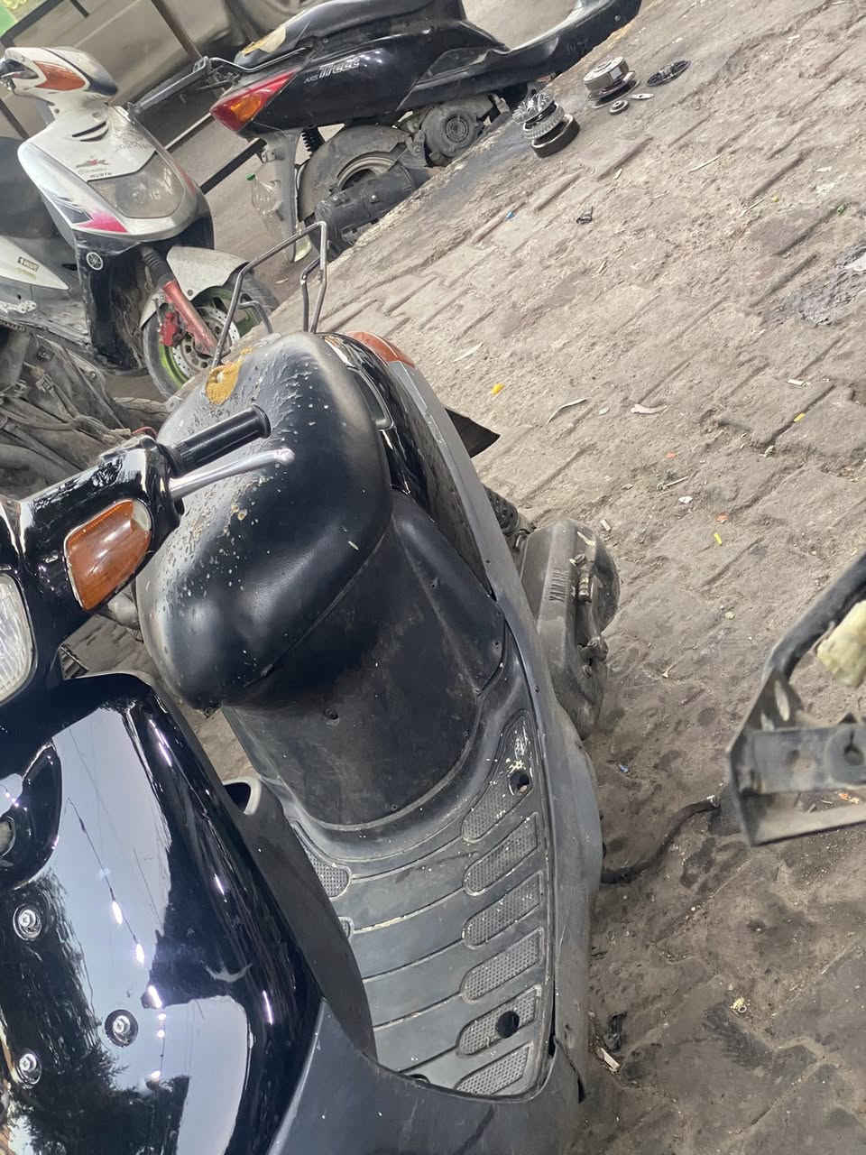 للبيع بطه ستين دراجه حلوه وناعمه سلف هندر نكره بكل وقت شلعه معدل مرتب كهربايات كامله اي نقص ما بيها مكفوله مكاني كاضميه  سعر 275بيها مجال بسيط حك الجيه فقط ***********
