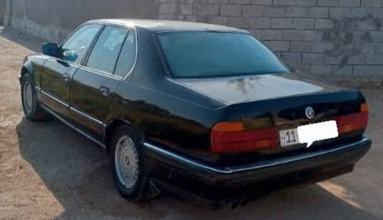 بي إم دبليو 735  
‏
‏✅ علّق "تم" ليصلك السعر على الخاص
‏  
‏ رقم بغداد (نكليزي)
‏السيارة جاهزة
موديل 1988
‏المكينة + الكير + الكهربائيات خير من الله 
‏تخم تايرات جديد – مشدودات قبل 3 أشهر
‏داخلها هزة قبل 5 أشهر
‏تحويل ثاني يوم وباسمـي
‏📍 العنوان: السماوة 
‏ 📞 للاستفسار ***********
‏
