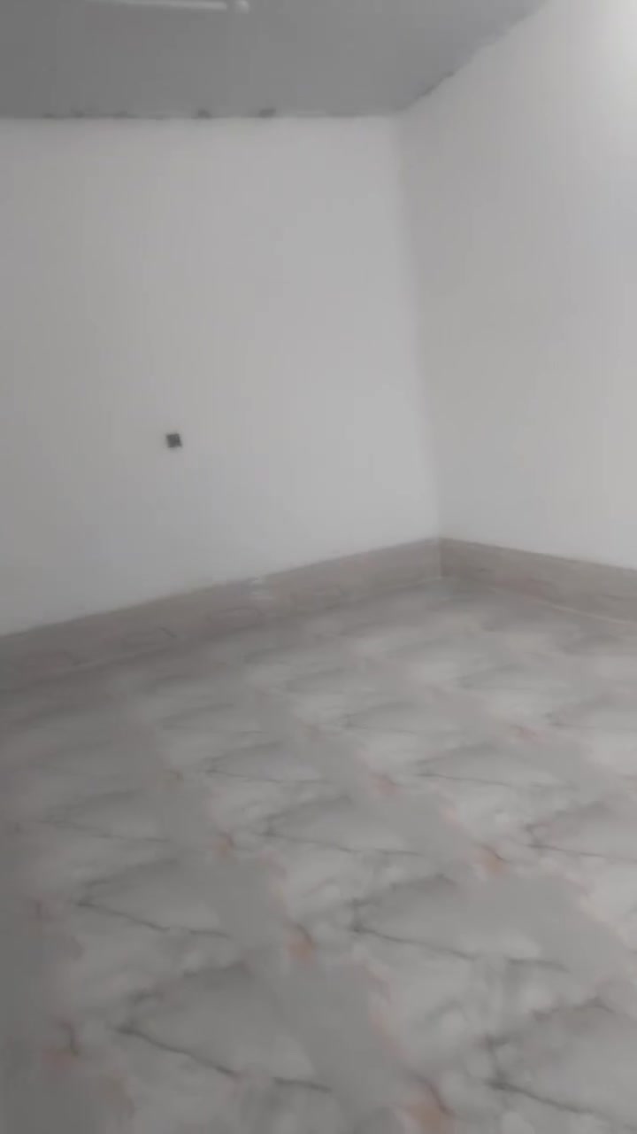 بيت تجاوز ١٧٥ متر يحتوي علئ غرفه وصاله ومطبخ ودوانيه وعن الشارع ٥٠ متر الناصريه حي الشهداء قرب الطاقه الكهربائيه السعر ١٥ مليون رقم الهاتف
***********
