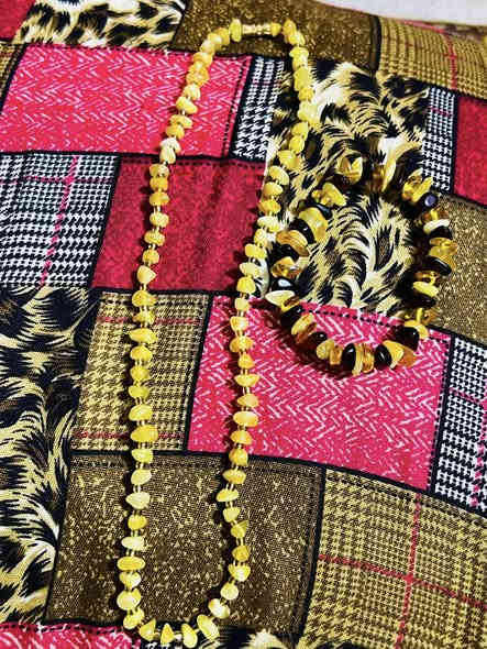 گلهً گهـرب وذمه سبحه كهرب عطش 24 غرام كصه كبسولي 51 حبه كركوشه كويتي سعر الغرام 3500 عراقي 
عقد وسوار جبني 25 
عقد وسوار عسلي 20 الف
مكاني حي اور صباح الخياط ماعدي توصيل 
***********
