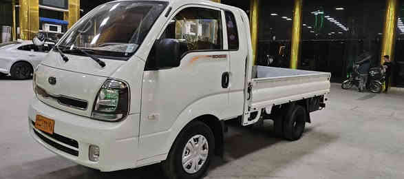 سەرەتا بەناوی خوا 
کیا بیلاد 2013 
سعری 64گەڵا
تەبرید ساردوو گەرم 
بریکی بەسراوە 
کارەبای کامل 
ئیستۆ پی دووای بەسراوە 
ناو بۆدی بەسراوە 
دەعمی دووای بەسراوە
6تایەی لۆک 
تایەی دووای کراوە بە13
قەترە غایزی نییە
کامل جایزە 
بەس چەمچە ی کەمە
***********
***********
