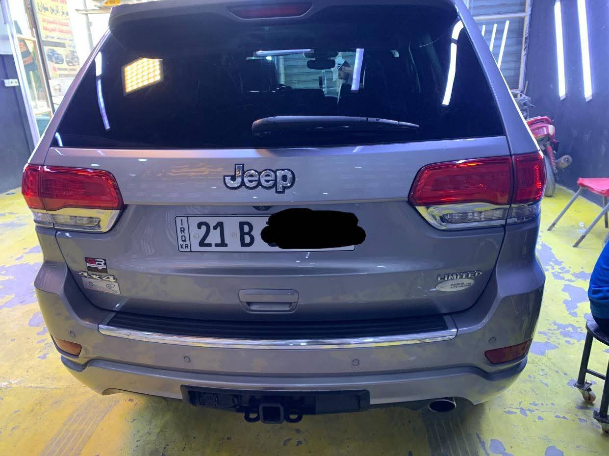 سلام عليكم
للبيع جيب كراند شيروكي 2018 لمتد  فول مواصفات ⭕️كلين. تايتل .رقم سليمانية 
حجم المحرك : 6سلندر 3600 

المواصفات 👇🏼

* شاشة كبيرة
* كاميرا خلفية 
* حساسات خلفية 
تشغيل عن البعد *
* داخل جلد اسود
* كشنات كهرب 
* خزن كشنات 
* كشنات تدفئة امامي وخلفي 
* كشنات امامي تبريد و تتفئه
* ستيرن تدفئة  
* صندوق كهربائي 
* ليدات امامية 
* كشافات امامية 
* سستم صوت ٩ سماعة 
* بانوراما
* اشارات مرايا 
*كير سبورت 
* تحكمات ستيرن 
* تدفئة مرايا جانبية
* ويل حجم20
*دفع رباعي 4*4*

السيارة فول فول ونظيفة كلش وماناقصها شي
السعر295 ورقة $
الاستفسار :
***********
بيه بارد وطخه
عنوان بصرة 
خاليه من أي عيوب مكينه نضيفه كير نضيف حداديه جديده اصلي موبر طخم تاير جديد
