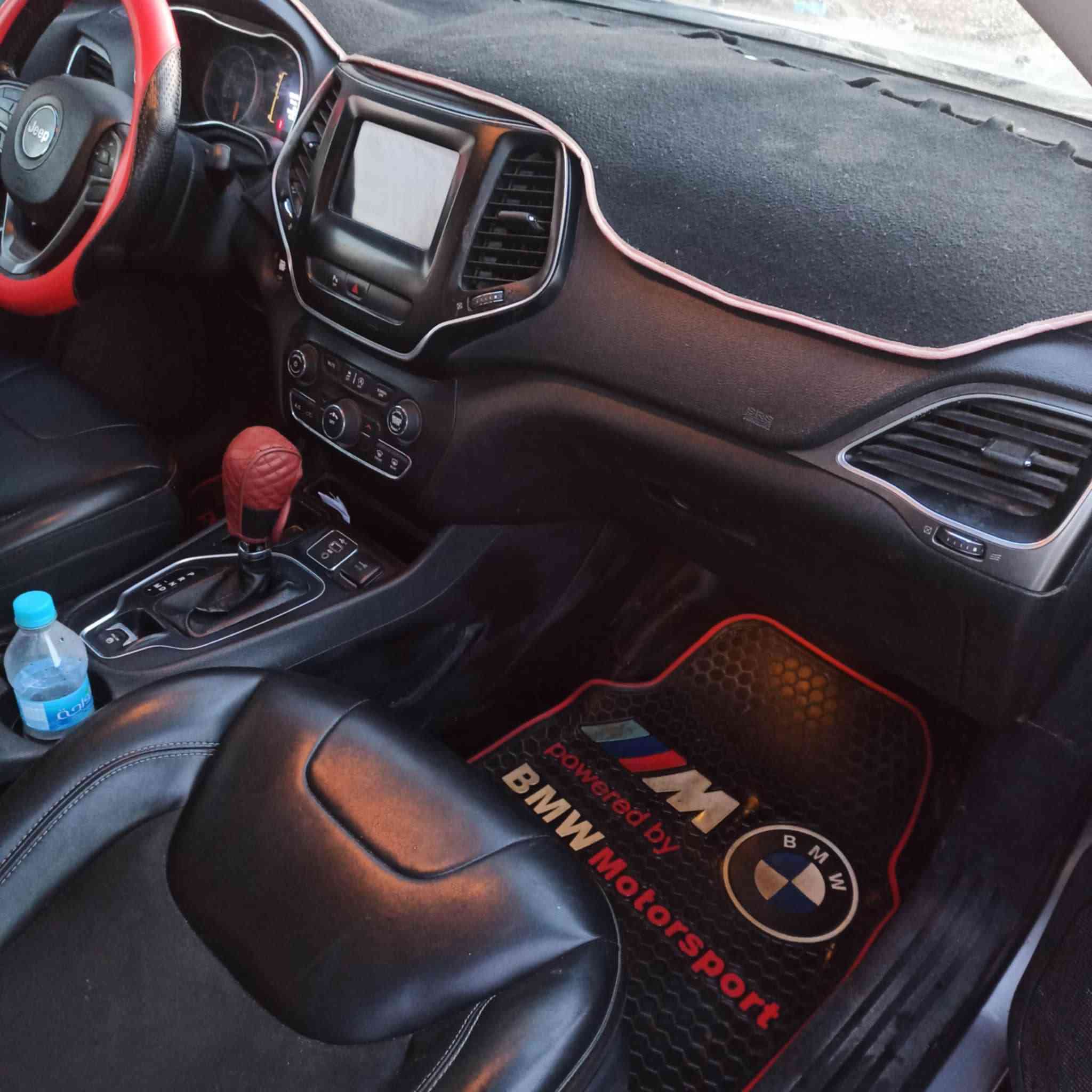 السلام عليكم 
جيب شيروكي 2019
مكينه 2400
..السياره بيه تصليح قماره+بنيد +جاملغ .
..مكينه وكير وتبريد وكهربائيات جاهزات خير من الله ..
رقم قادسية 
 سعر 90وبيهة مجال 
المكان ديوانيه السنيه
رقم ***********
باقي التفاصيل دز طلب صداقه
