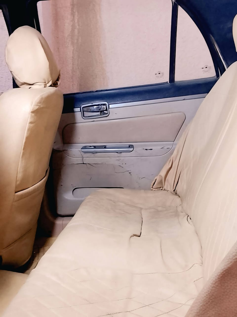 سلام عليكم سياره جيلي 13رقم بابل أباسمي قطعه وحده امبدل بنيد السعر 30 بيه مجال  . مكان السياره حله أبي غرق ***********
