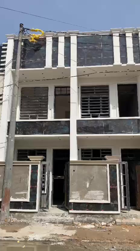 مشتملات للبيع المساحه 50متر الحريه الثانيه محله 428 موقع مميز شارع نافذ 15متر غرفتين وصاله وحولي  تسليم مفتاح مكتب الحجي للعقار ***********
