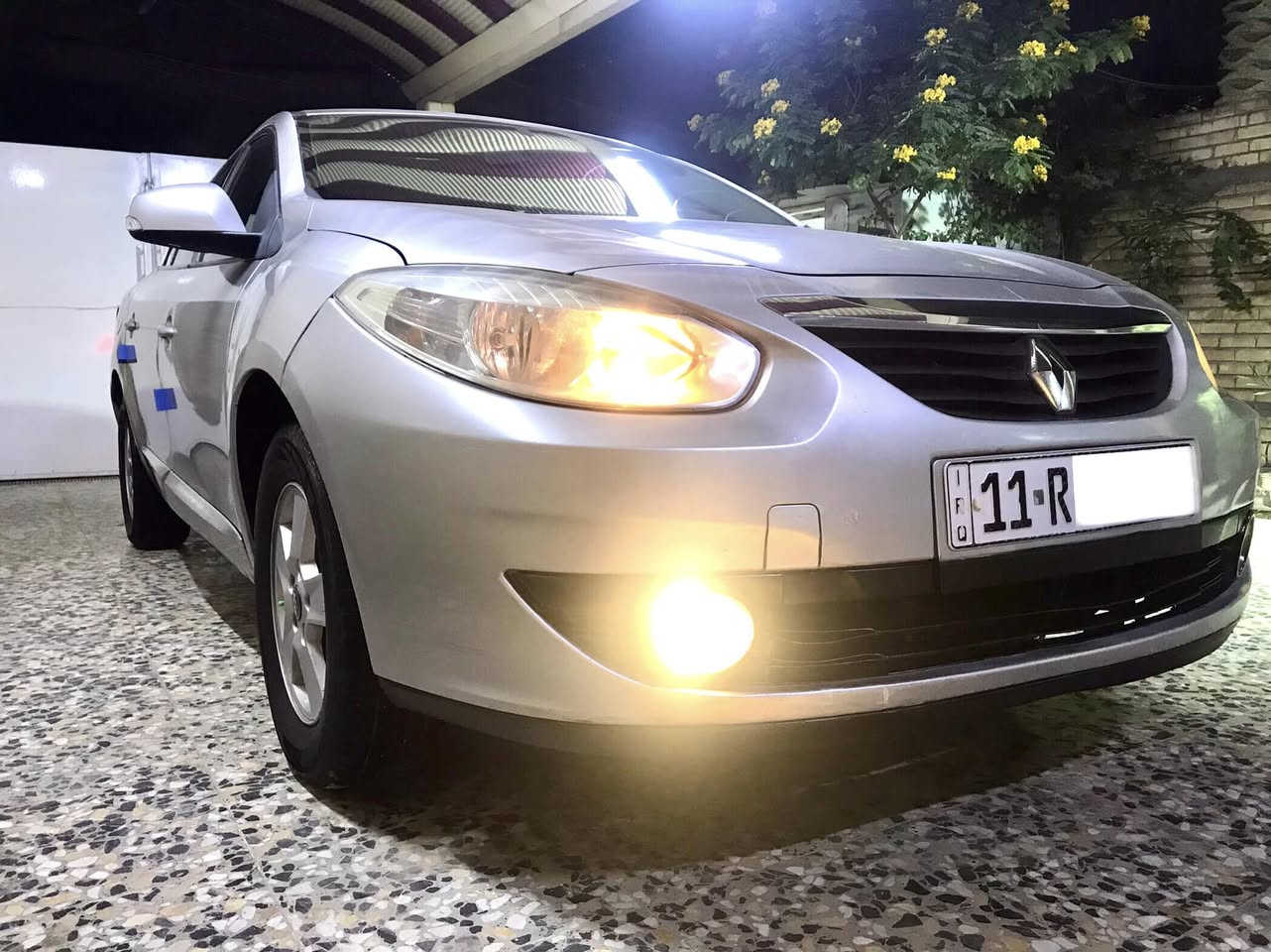 سلام عليكم رينو فلونس 2012 للبيع سيارة جاهزة رقم بغداد سنويه وهزه جديده باسمي تحويل مباشر سعر٥٧مكينة كير صدر تخم تاير باتري *********** مكاني بغداد شراي يتصل
