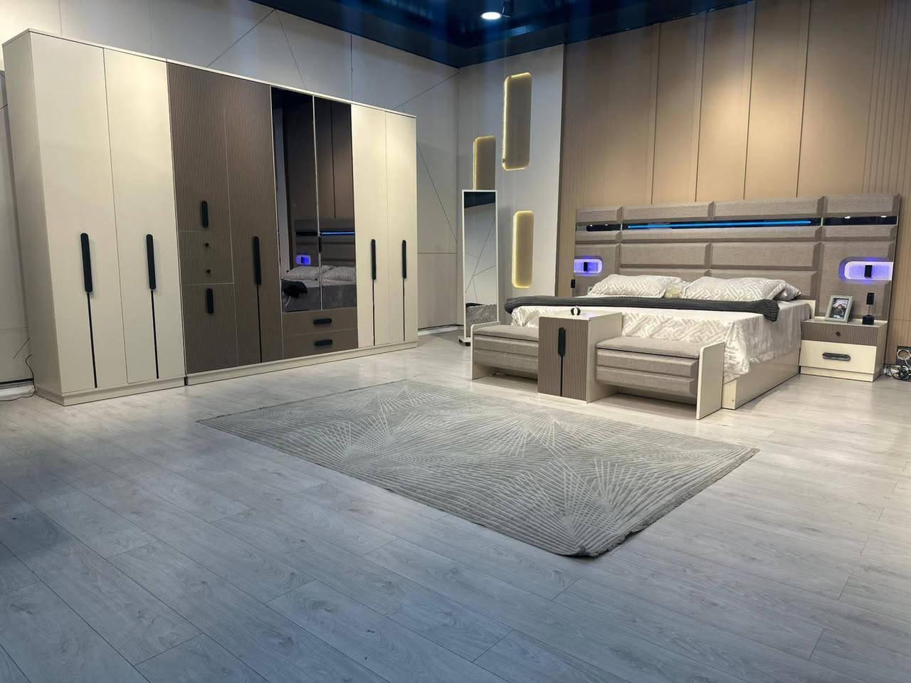 كونك 100 بيجي و جوزي مودرن 10 قطع  👆🏻

كنتور : 260*240
ملحق : 87*240
ارتفاع السرير : 150
ميز تواليت : 120*180
سرير خزان  
الشد والنقل داخل بغداد مجاني 
حجز وستفسار 
مرسلت صفحه 
وتساب 
٧٨١٣١٣٧٢٣٠
***********
خدمت توصيل لجميع المحافظات العراق بسعار مناسب جداً
