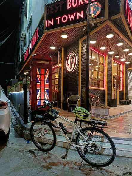 لويس للبيع.
***********
دراجه تخبل الله شاهد بس حكم شغلي اريد ابيع. وبل عافيه للي ياخذه. وعندي غراض وياه. راسلني لو تخابرني وتدلل
