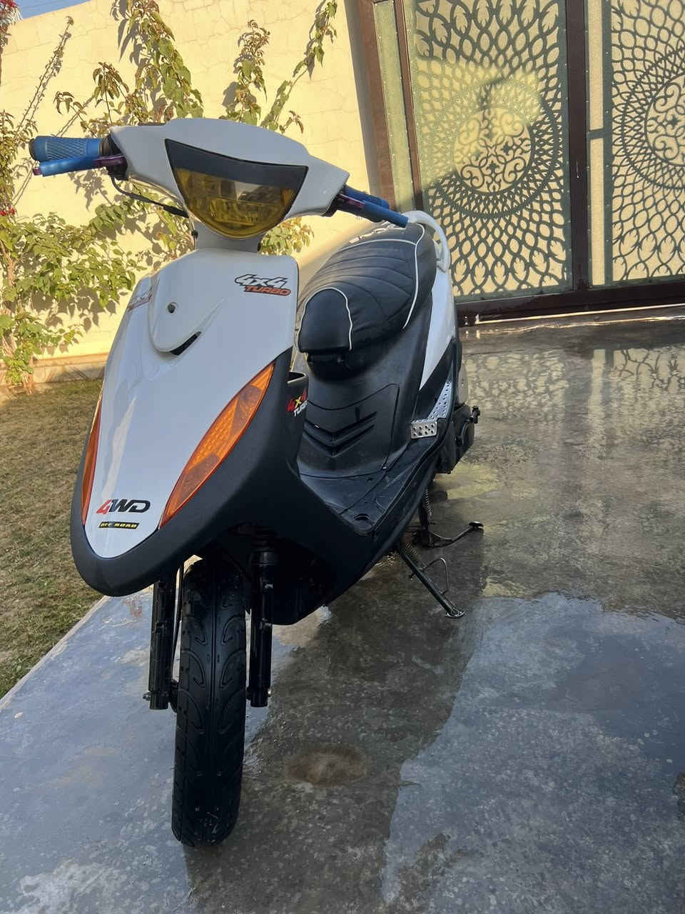 السلام عليكم 
ماكس عدله للبيع محرك 55مزود وشرط 
نكره سلف وهندر شغال دراجه كهربائيات كلها شغاله نضيفه كلجات رياضي كلشي شغال بيها 
السعر: 450 بيها مجال 
المكان : تـكـرَيت 
رقمي : ***********
