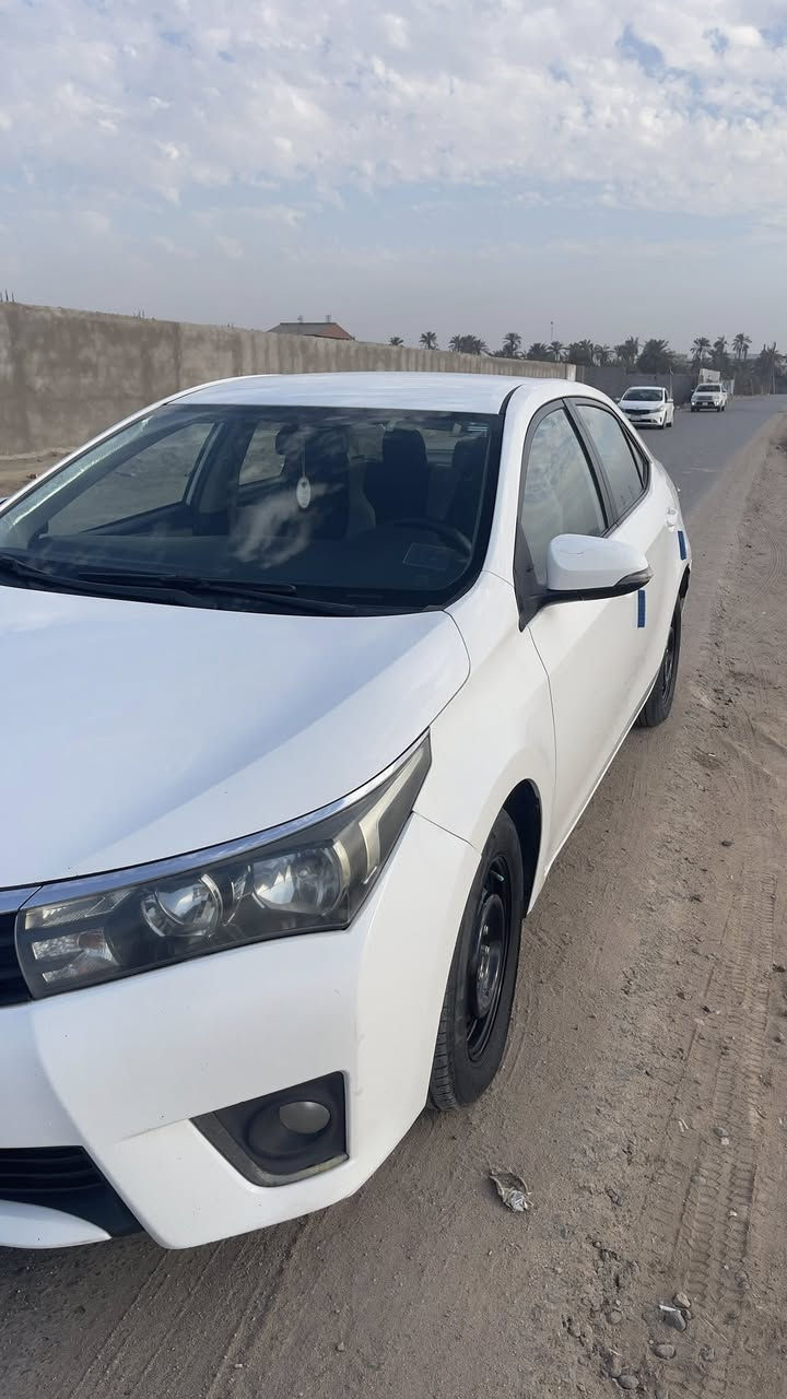 السلام عليكم 
كورلا موديل 2015 خليجي رقم بصره بأسمي 
مكينه 2000  مبدل بيها كازكيت 
البدي مكفول ماعدا ضربات صغار كما موضح في الصور 
السعر النهائي 122$ قفل 
العنوان التنومه شط العرب كردلان 
للاستفسار ***********
