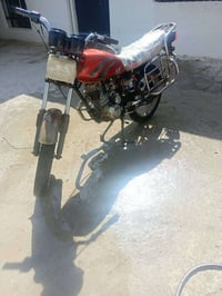 دراجه للبيع فيوم بيه عطل بل محرك الشراي يتصل على الرقم  ‏‪07718378999‬...