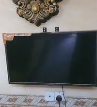 تلفزيون • ٣٢بوصة • نضيفه جدا