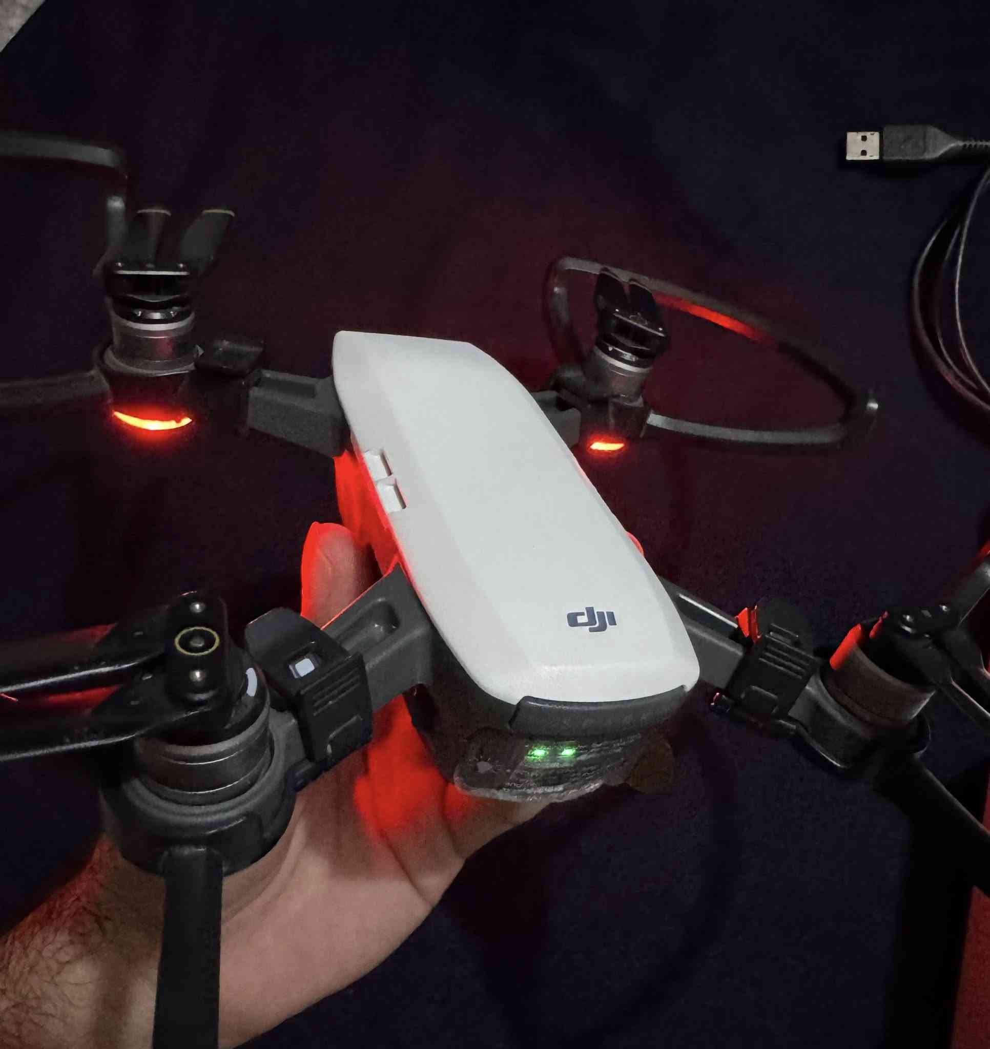 درون من شركة DJI للبيع
DJI SPARK

كامرة 4K كمبل تصوير يخبل
بيها تتبع اشخاص وسيارات وغيرها
تصوير احترافي

حساسات اصطدام اكثر من 5 بيها

ثبات قوي جدا ضد الرياح جيروسكوب داخلي
 
مروحة تبريد بيها تطير بلصيف طبيعي
جبتلها ريش وبطارية جديدة لوك بعدهن

للاستفسار التواصل خاص


**إذا كنت صاحب هذا الإعلان وتريد حذفه لأي سبب، رجاءا أرسل رسالة إلى الدعم الفني**