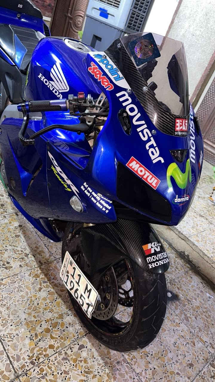 سلام عليكم     رقم انكليزي وسنوية ب اسمي بغداد هزة جديده

هوندا rr600 2006  نسخة Movie Star💙 مكفولة 

عليها هواي تزويد 

كويك شفتر 
جهاز باور كمندر لهب
هدرز و اكزوز تو برذر 
جاملغ خلفي امامي كاربون فايبر الياف حقيقي
دشبول كاربون فايبر 
واقية زنجيل كاربون فايبر 
جامه مضلل واطار كاربون فايبر 
كلجات رياضي 
مقابض تزويد 
واقيات مقابض كاربون فايبر 
قمبورة كاربون فايبر 
واقية تانكي كاربون فايبر 
تايرات عقرب امامي خلفي 

وادامة جديدة عليها 
مكانها بغداد مدينة الصدر ***********
