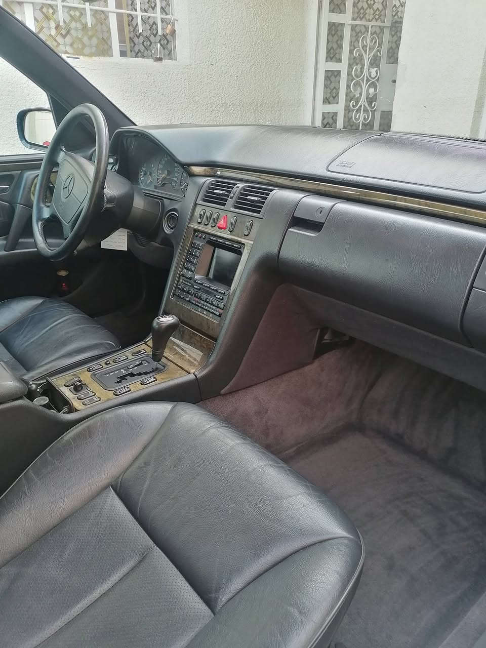 مرخصة الادمن المحترم... للبيع ام عيون موديل 1998 وارد ياباني بسمي رقم دولي... السعر 145 وبيها مجال المكان بغداد... ***********
