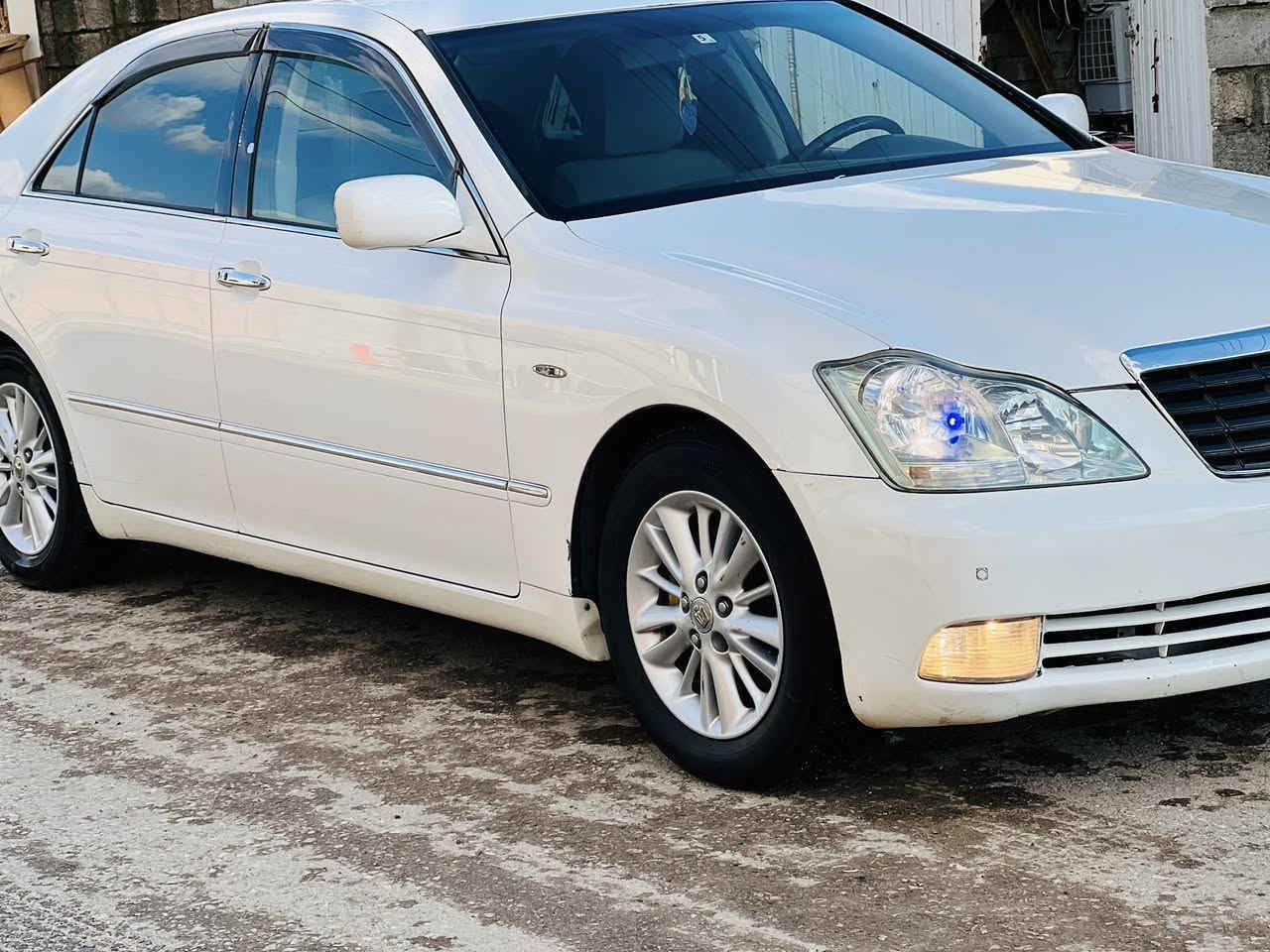 شاهینە مووس.
2004
182  بێ دووکەڵ.
ناو کرێمی .
دوو دووگمە
بەس شووێن مووسەکانی بۆیاخە 
شاشە
سووکان کارەبا .
کووشن کارەبا .
مەجمووعە سووکانی لێکزس .
تەقەو ڕەقەی نییە .
 .ساردوو گەرمی بەسراوە .
برێکی بەسراوە .
کامل مەسرەف کراوە .
دەعموو لێ دراوی نییە .
سعری 57گەڵاو مەجال .
***********
***********سەسایەق
