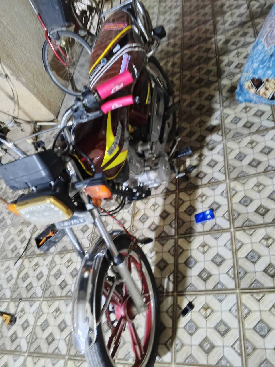 سلام عليكم دراجه سيفان 20دراجه كفاله مكينه مكفوله دراجه جديده بدون نقص ورقه كورتونيه  وحده سعره480وبيه مجال بسيط مكاني ديالى بلدروز رقم ***********
