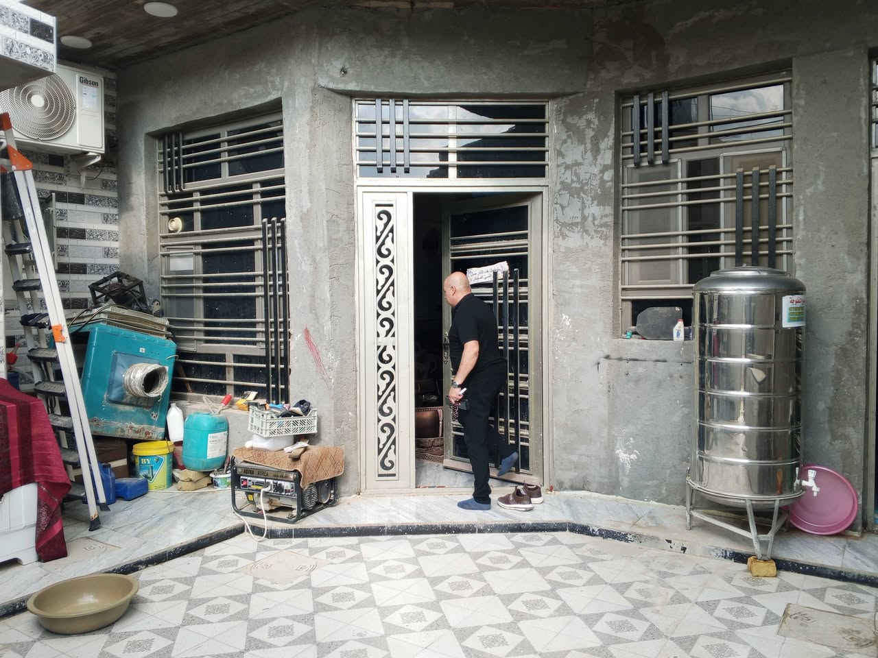 السلام عليكم ورحمة الله وبركاته
بسم الله الرحمن الرحيم 
مشتمل بناء طابوق درجه اولى 150 للبيع طابقين ثلاث غرف واستقبال ومطبخ وصالتين وحمامات اثنين السقف نقوش مغربيه والارضيه بورسلين بس الواجهيه يرادله لبخ 
خلف جامع فاطمه الماع بجر السعر 120 وبي مجال
مكتب عقار ابو ضياء مقابيل سيطرة كريم عفتان
***********
