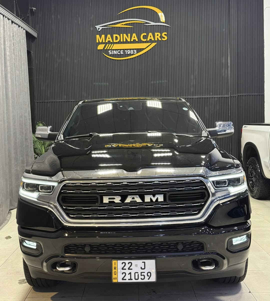 Dodge Ram 
2022 Laramie
V8 - 5.7L - 4x4

بسمە و شغال
شاشە و کامیرە
لایت لید
بگ لایت لید
کوشینات هیتر
سوکان هیتر
گیج دجیتیل
رادار
ئوتو ستوب
ویل ٢٢
باب طویل
بودی قصیر
دبل اکسل

67.000 mile
1 قطعە صبغ
سعر 350 ورقە

معرض ( مەدینە ) اربیل شارع ١٠٠م
0750 261 2500
0772 665 1010
