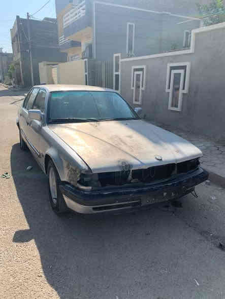 سلام عليكم بي ام 735  موديل 92لبيع وصار بيها هذا حادث صلحتها ع نص ابيعها ع وظعها غراضها موجودات بجنطه بيها محرك وكير جدد رقم بغداد بسمنا سعرها قفل 35 مكان بغداد الغزاليه 
***********
