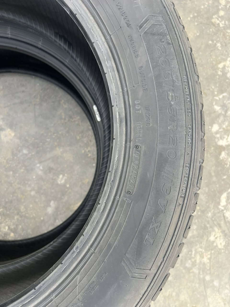 تايرات لاندكروز 2022 دنلوب ياباني 265/55R20. 113V أربع تايرات 275 وبين مجال قليل مكاني بابل ***********
