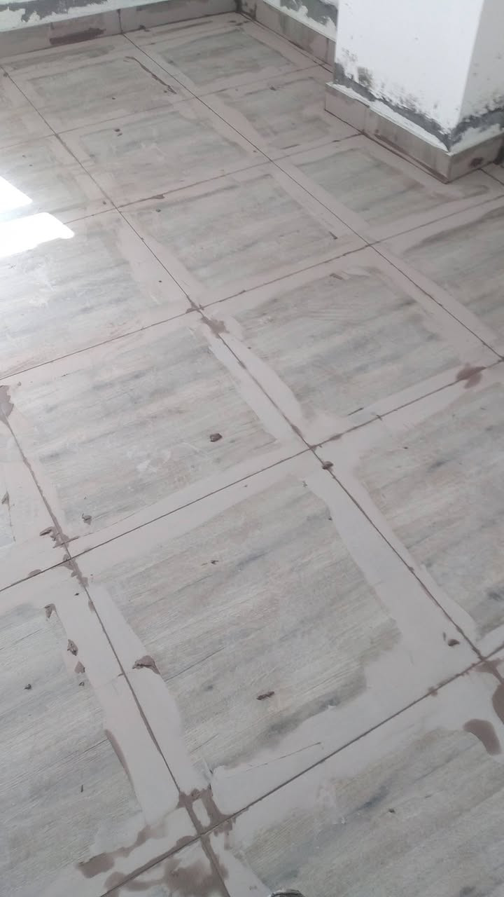 خلفه سيراميك من النجف وهاذه رقمي *********** شتغل بل يوميه طلع على باب الله عيال عندي وريد عيش
