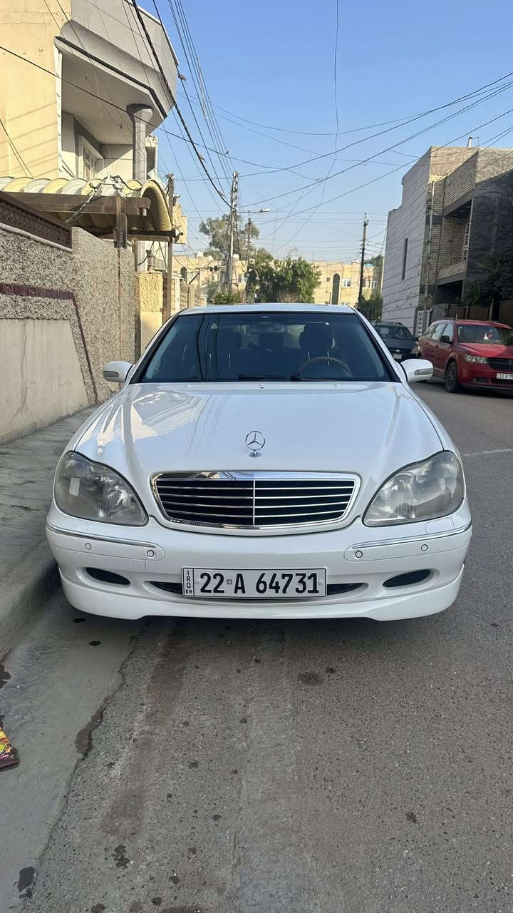 السلام عليكم 
مرسيديس غواص 350
موديل 2001 
رقم شمالي 
بيه 3 قطع صبغ جمالية
سعر135$
رقم ***********
