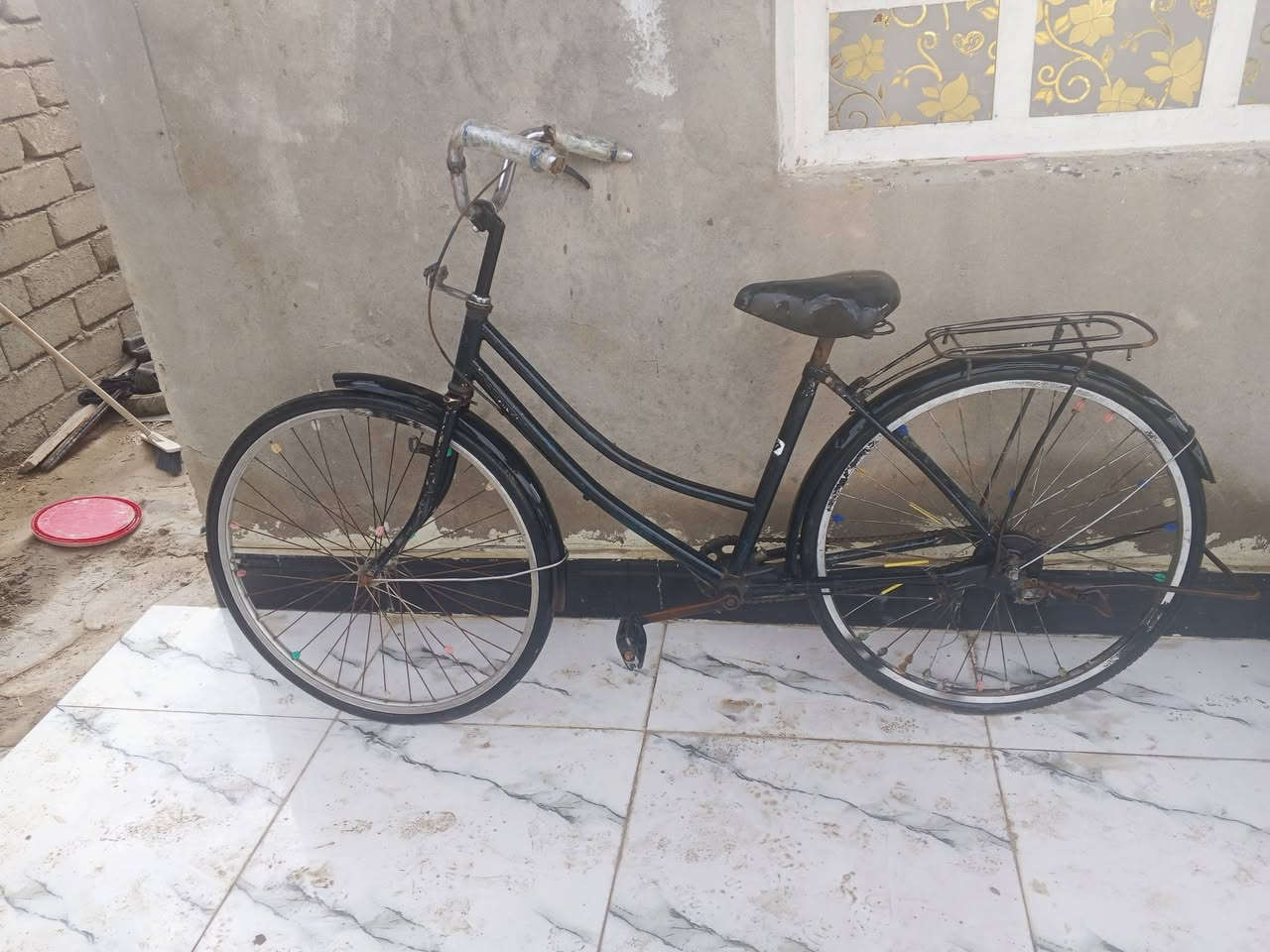 سلام عليكم بايسكل ياباني للبيع نضيف مابيه شي سعر 40 وبيه مجال العنوان الثغر ***********
