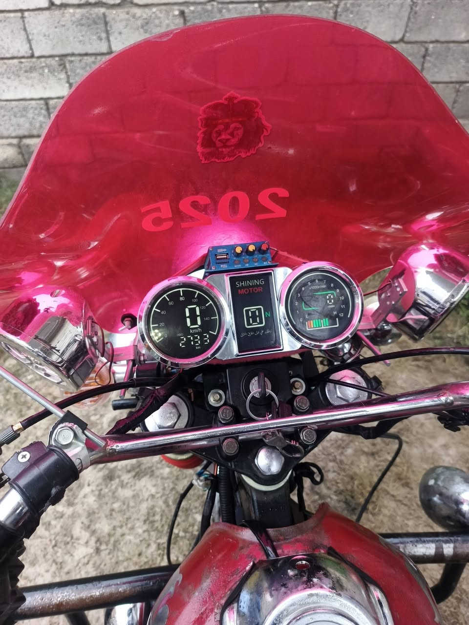 اسلام عليكم عندي هاي الستوته للبيع استوته مضيف نفس موهيا بل صور الشاصي شرط واير منيا شقاله المحرك ما مفتوح ابمليون وسبعه ميه ويه المحجل ول قمريه بدون المحجل وقمريه ابمليون وا ستميه عنواني اليمن رجم حديد ها ذا رقمي للتواصل ***********
