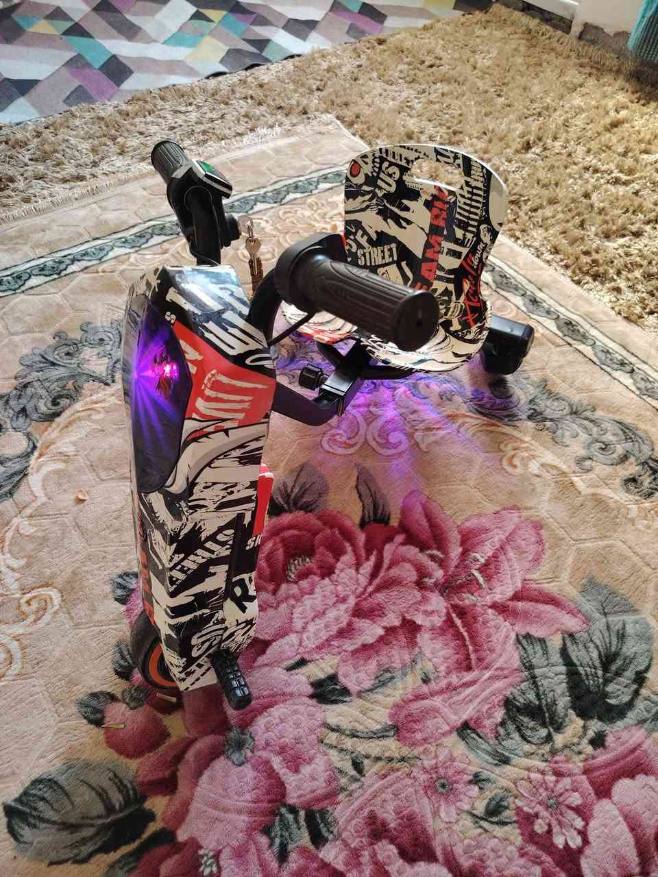 سلام عليكم سكوتر لبيع نضيف شغال سعر ١٠٠ بغداد جسر ديالئ القديم ***********
