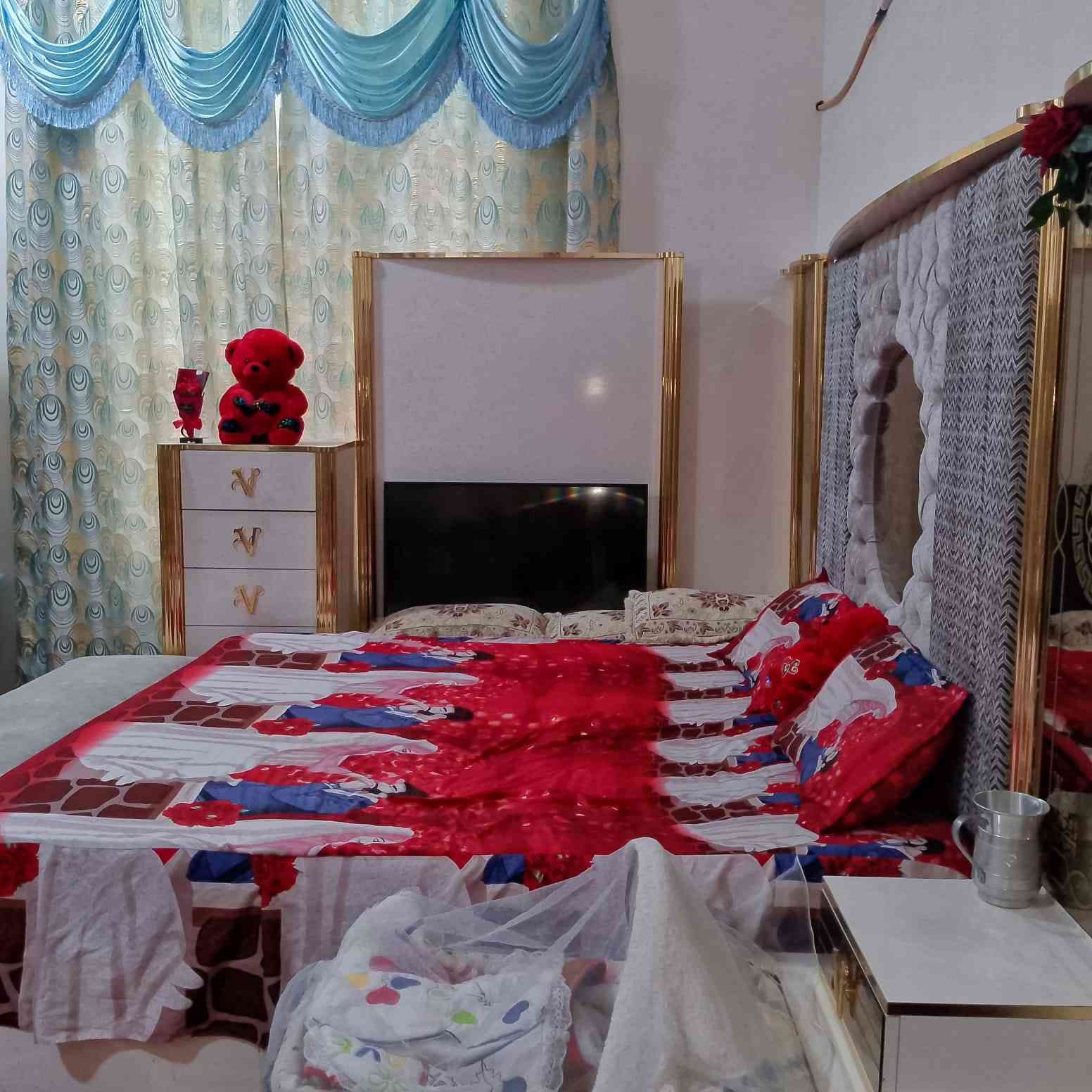 السلام عليكم غرفه تركي درجه اولى للبيع
***********
