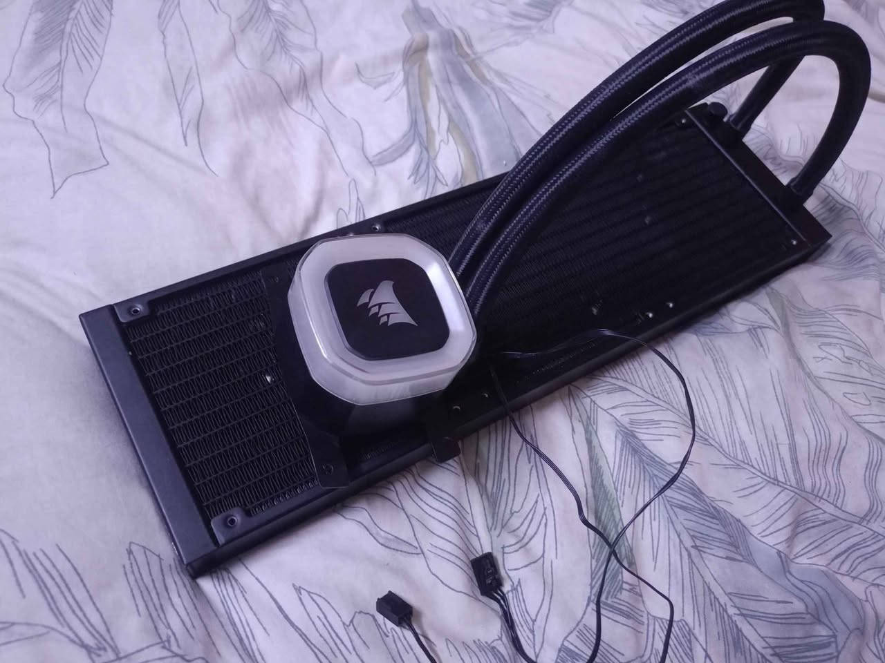 مبرد مائي براند معروف Corsair
مابي شي طورت الى مبرد شاشه واريد ابيع هذا شغال كامل  لاكن بدون فانات 
السعر 50 الف وبي مجال للشراي 
تواصل خاص او *********** حلة, بابل
