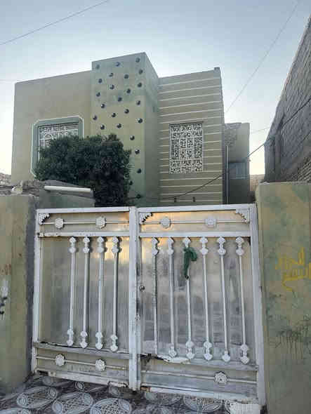 ♤  دار للبيع   طابقين ♤🏠
💢¤طابو   ملك صرف ¤💢 
بناء طابوك اعكاده 
4 غرف نومً
الموقع  المحاويل  حي ابو سديره 
المساحة 》👈》200 متر 
واجه 》👈》10متر 
نزال 》👈 20متر  
عرض الشارع 》👈》10 متر 
السعر المطلوب 65 مليون وبي مجال 
للاستفسار اكثر الاتصال على الارقام التاليه 📞📞
***********  - ***********
او زياره مكتب  المحامي العقاري علي راجي العلواني
