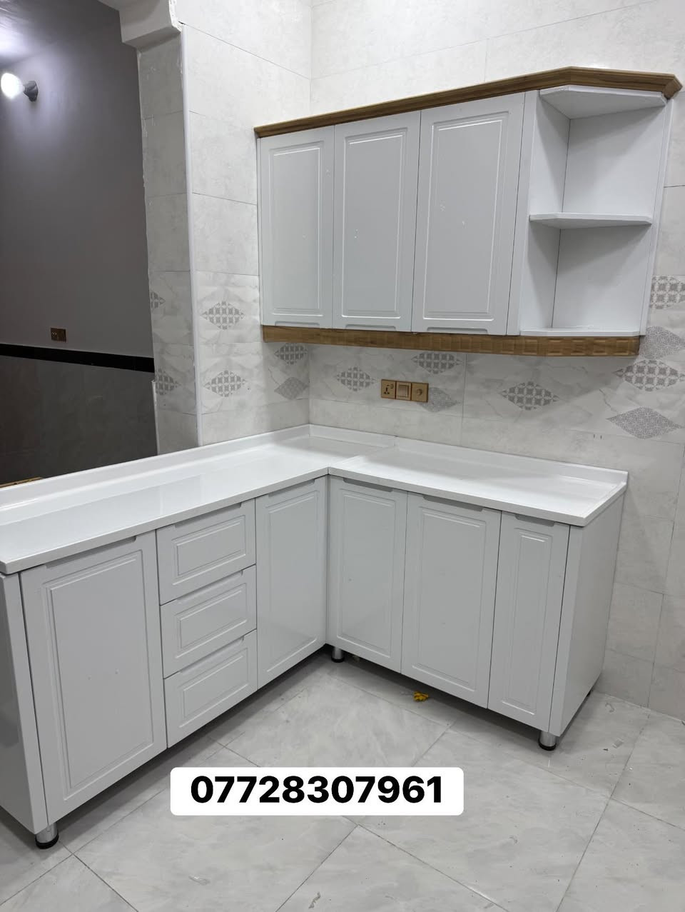 في معمل حمزة للألمنيوم 🏗️، ندمج بين المتانة والتصميم العصري لنقدم لكم أرقى الخدمات:
• المطابخ: تصاميم تركية حديثة 🇹🇷، تجمع بين الأناقة ومقاومة الرطوبة والحرارة 🍳🔥.
• المحجرات: أمان بلمسة ملكية وأشكال هندسية مميزة للدرج والبالكونات 🏰🪜.
• الأبواب: عزل تام للصوت والأتربة مع ألوان وتصاميم تدوم طويلاً 🚪🔒.
📍 العنوان: حي الشهداء - السايدين 🏢
📞 للحجز والاستفسار: *********** 📲

