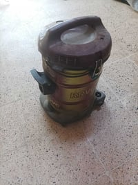 مكنسة كهربائية • للبيع