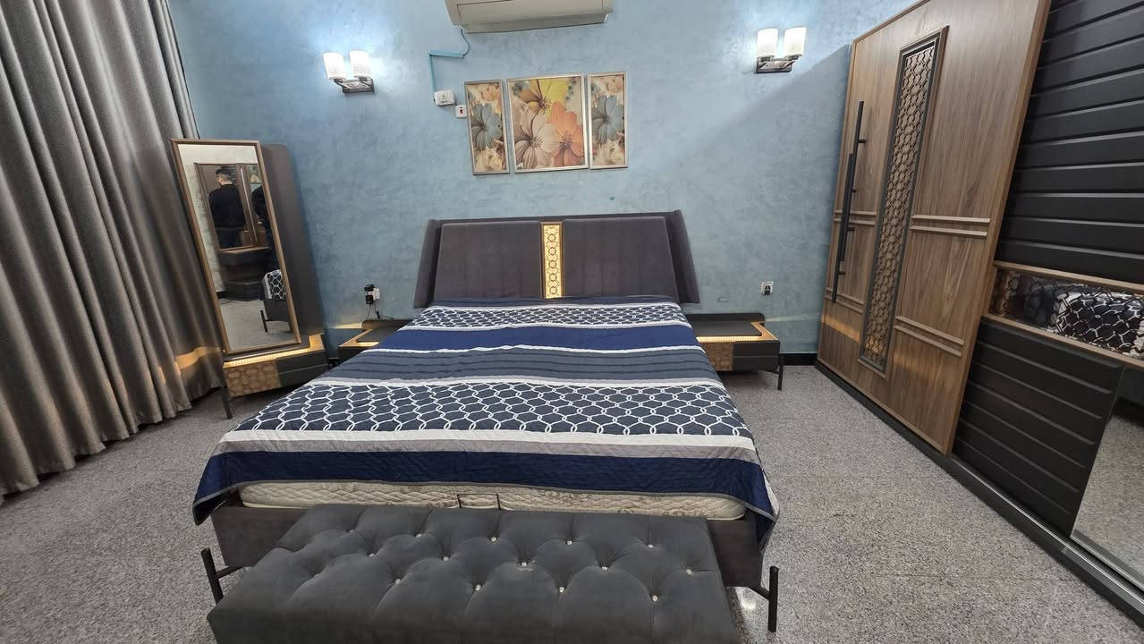 السلام عليكم غرفة نوم تركيه اخت الجديده ماخذها من القند قبل سنه سرير مخزن هايروليك باب سلايد لدات شغاله سعر مليون ونص مكانه شارع فلسطين للاستفسار الاتصال ***********
