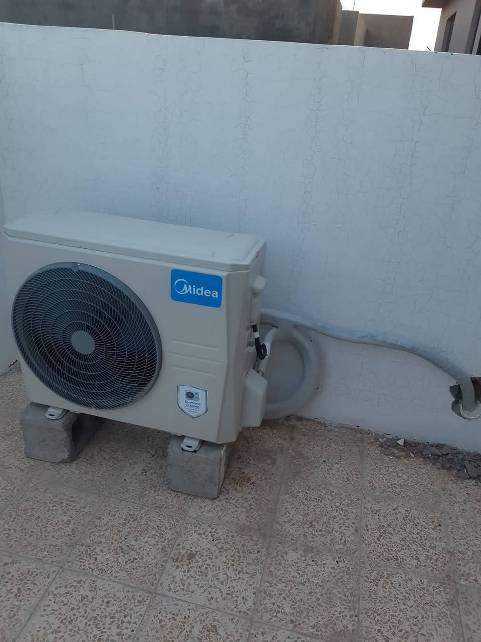 سبلت ٢ طن ميديا
تدفئه +تبريد  مفتوح مامنصوب لان شلنه من مكان لمكان 
السعر ٤٠٠ 
المكان الثعالبه الشعب


**إذا كنت صاحب هذا الإعلان وتريد حذفه لأي سبب، رجاءا أرسل رسالة إلى الدعم الفني**