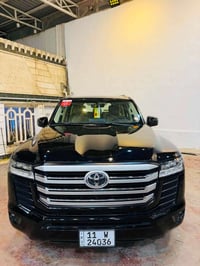 للبيع لاندگروز موديل 2022 اللون اسود بأسمي شخصيآ عداد المشي 57,000km  ...