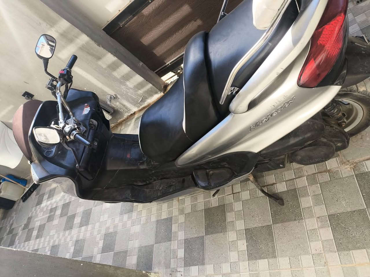 سلام عليكم دراجة للبيع ماجستة دبل رون محرك نضيف كلجات نضيفة شلعه ومعدل لا تبخير ولا تنقيص دهن 
كفراتها نضيفة 80 بل 100 كهربائيات كلها شغالة 
محرك نكرة سلف مكاني بغداد الجديدة 
سعرها 400 بيها مجال بصيط 
رقمي ***********
