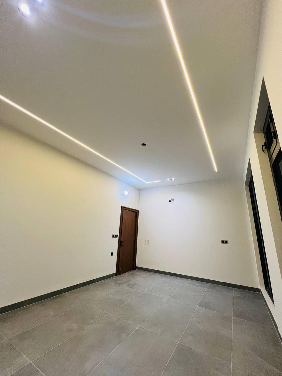 🏠.دار طابو صرف لبيع موقع مميز  فول الفول تسليم مفتاح 📍 🏠

. ((((🏢🏢🏢🏢 🧿🧿🧿)))) ⭕

الموقع/ حي الامام قريب من شارع 60 شارع الشهد لتقسيط 📍📍

 
المساحـــة الكليه / 130 م  

التفاصيل // الطابق الأرضي  غرفة نوم صاله مطبخ حار بارد  صحيات هول 

الطابق الثاني // غرفتين نوم صحيات بيتونه 
 

السعر :  ***********  محمد الجنابي المدهش للعقارات

 
 
  شوارع نظاميه  تتوافر كافة الخدمات ماء كهرباء تبليط 

للمزيـــــد من الاستفســــــار مراسلــة الصفحــة او زيارة #شركة المدهش للعقارات والمقاولات 📍📍 
الكائن في الحلــــة - شــــــــارع بغداد قرب مدينة العاب المدهش فرع مطعم ابو صفاء الاول فرع الجسر المشاة  او الاتصــــــال علــــى

 ☎️***********_*********** ☎️
 متوفــــــر واتساب
💢لمــــــن يــــــرغب فــــــي عــــــرض عقاره طابــــــو صــــــرف او زراعــــــي او تجــــــاري يرجــــــى مراســــــلتنا 💢
#شركة _المدهش للعقارات والمقاولات
