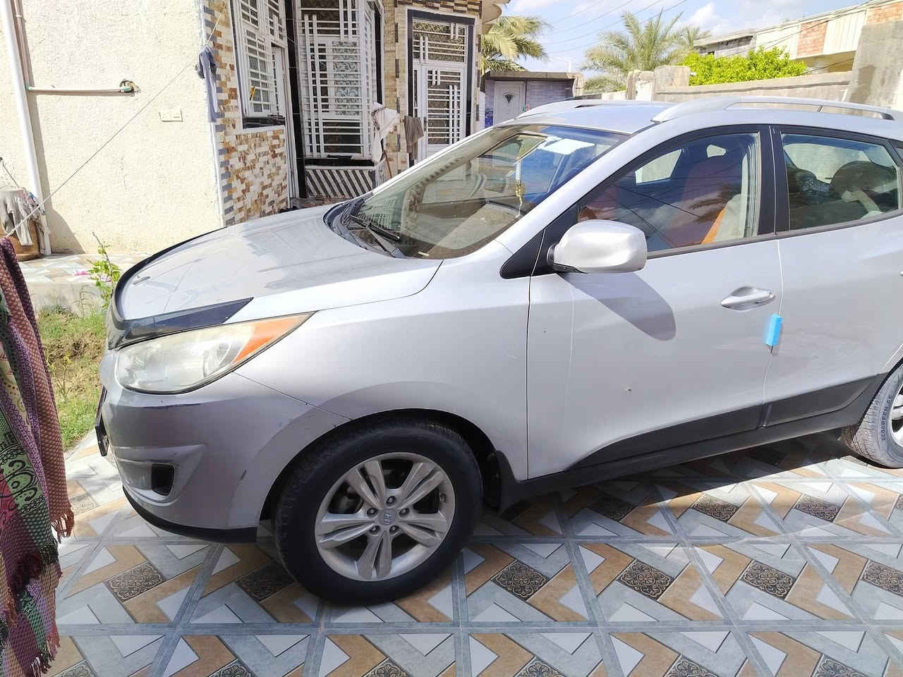 سيارة توسان رقم ديالى للبيع. 
وارد أمريكي ٢٠١١ . محرك ٢٤٠٠ . 
ضرر الدعامية الإمامية كما موضح بالسونار المرافق مع الصور. السيارة جديدة بمعنى الكلمة عداد حقيقي ٥٧٠٠٠ كم 
المحرك الكير بشرط. سيارة مال بيت بمعنى الكلمة مامتعوبة هزة جديدة سنوية ٣١ باسمي رقم مميز. 
الحقيقة اجمل من الصور بكثير. 
للتواصل مع رقم الهاتف ***********
